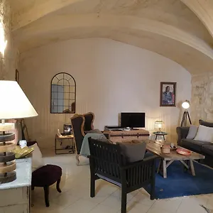 https://arles-rental-cote-forum.fr-provencehotel.com