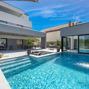 https://villa-omnia-zadar.hotelinzadar.com
